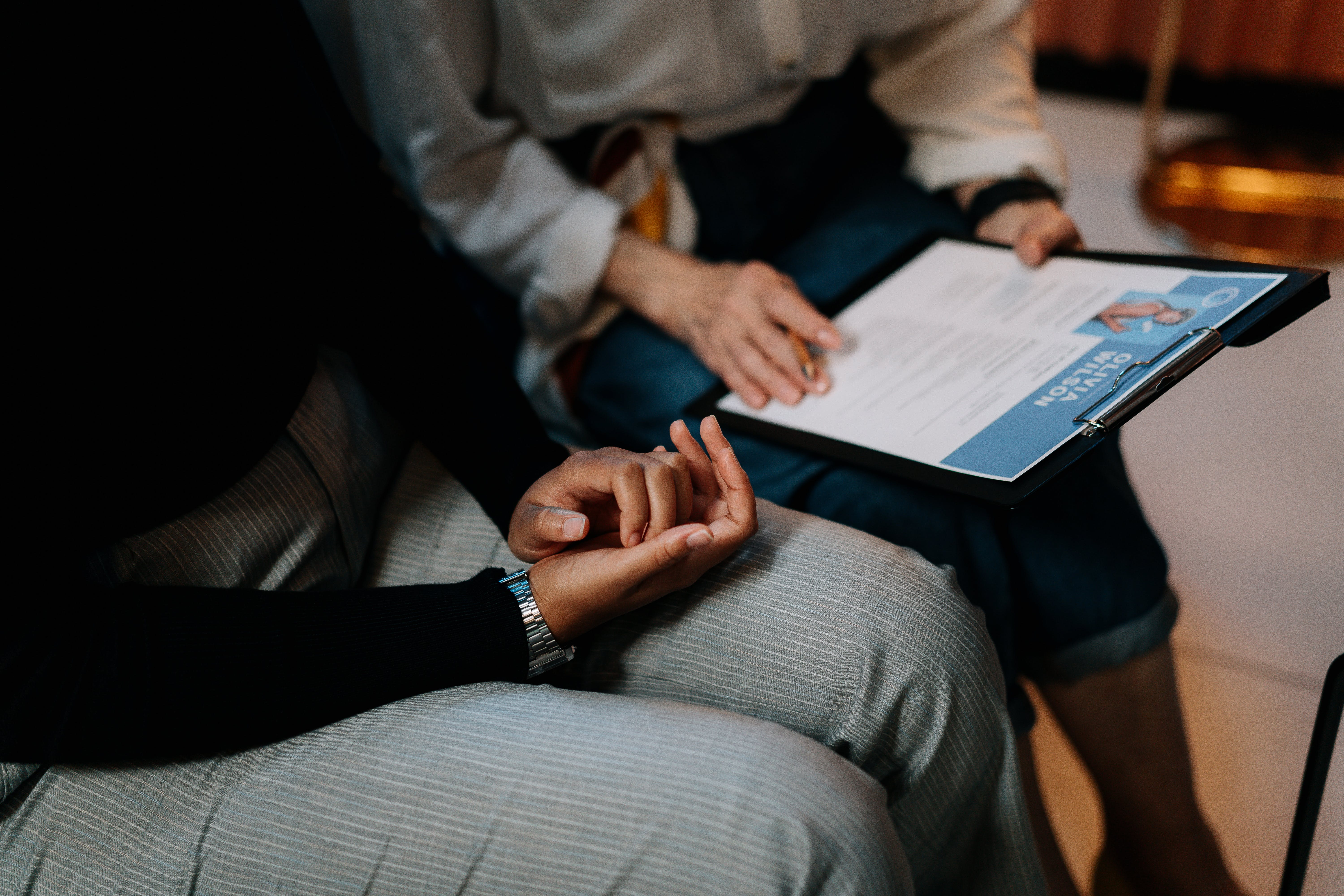 https://www.pexels.com/photo/person-in-white-long-sleeve-shirt-holding-a-clipboard-with-resume-5989933/